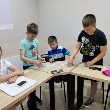 Заняття групи 6-9 років в рамках літньої програми.